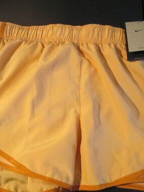 NWT Ladies sz L Nike Dri Fit shorts 3" Orange with lining inside
